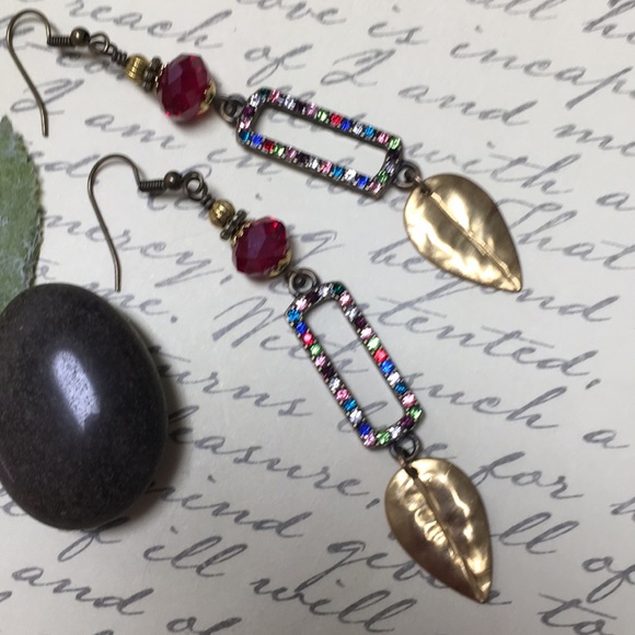 Long multi color vintage look earrings leaf drama - Picture 7 of 8